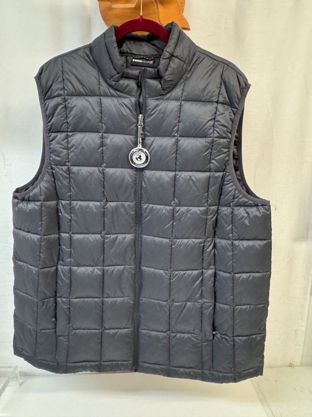 Swiss Tech Xl Quilted Puffer Vest  black 46-48 Chest-new condition